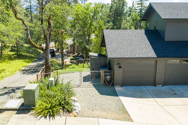 1575 NE Noble Heights, Grants Pass, OR 97526