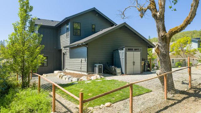 1575 NE Noble Heights, Grants Pass, OR 97526