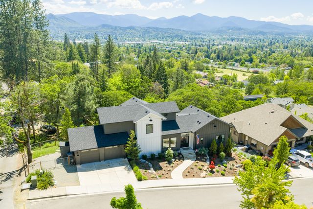 1575 NE Noble Heights, Grants Pass, OR 97526