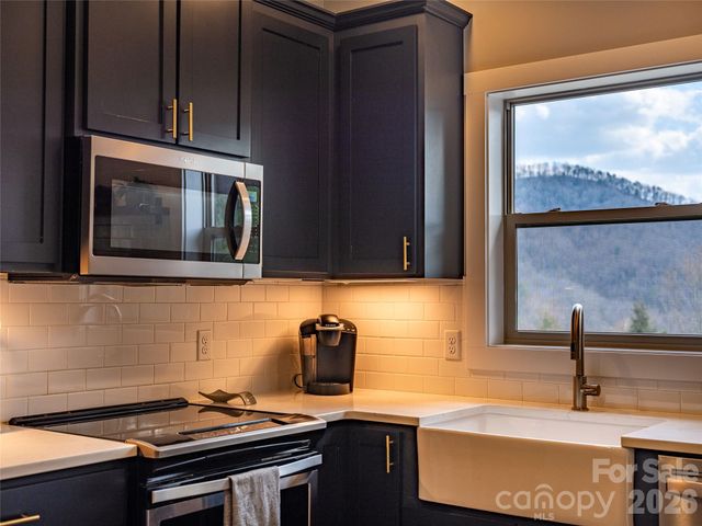 54 Weldon Way, Fairview, NC 28730