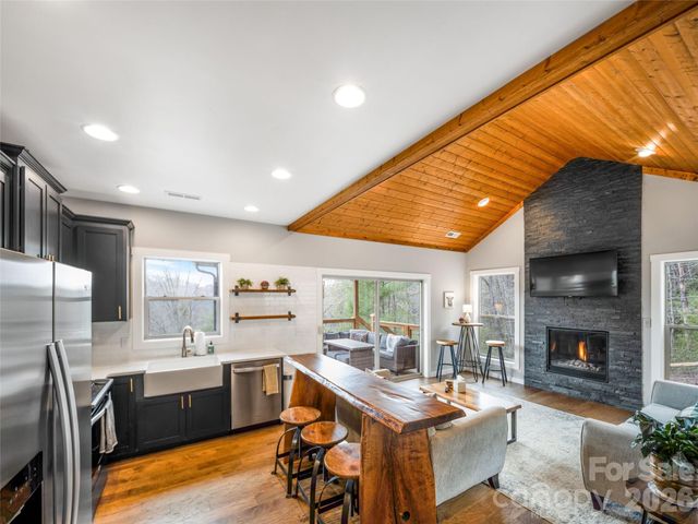 54 Weldon Way, Fairview, NC 28730