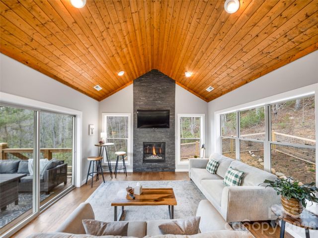 54 Weldon Way, Fairview, NC 28730