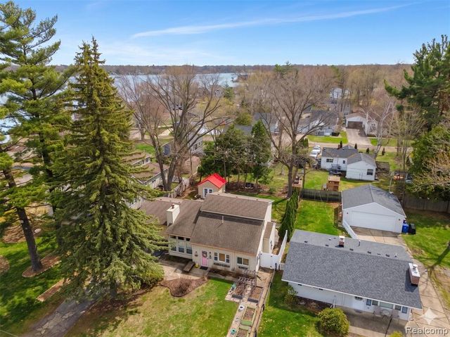 937 Marvell Place, Waterford, MI 48327