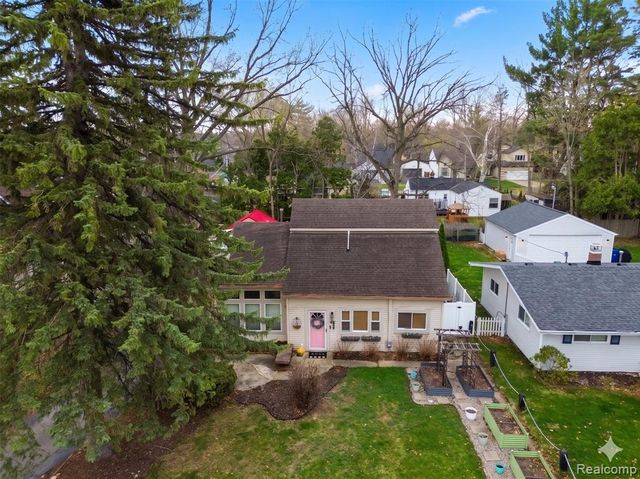 937 Marvell Place, Waterford, MI 48327