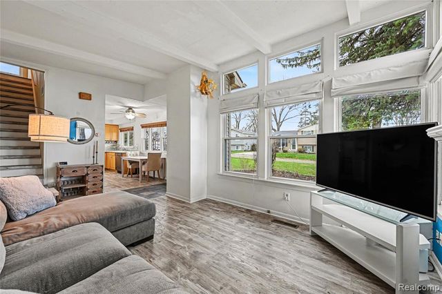 937 Marvell Place, Waterford, MI 48327