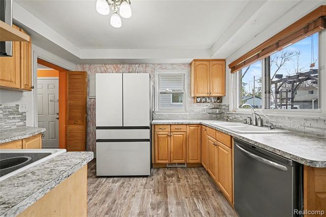 937 Marvell Place, Waterford, MI 48327