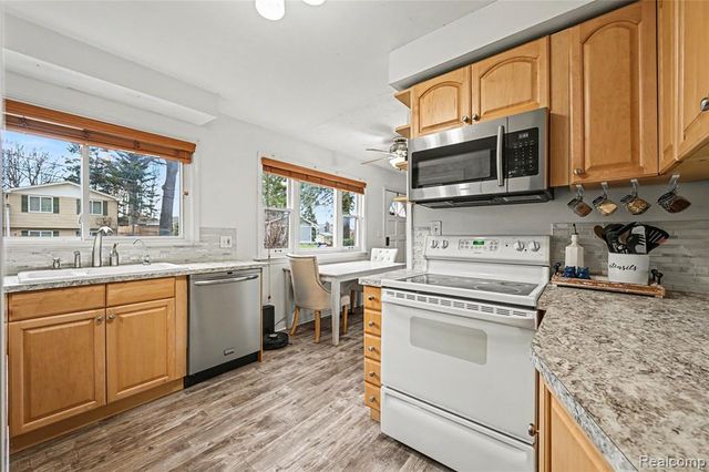 937 Marvell Place, Waterford, MI 48327