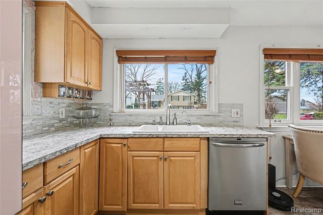 937 Marvell Place, Waterford, MI 48327