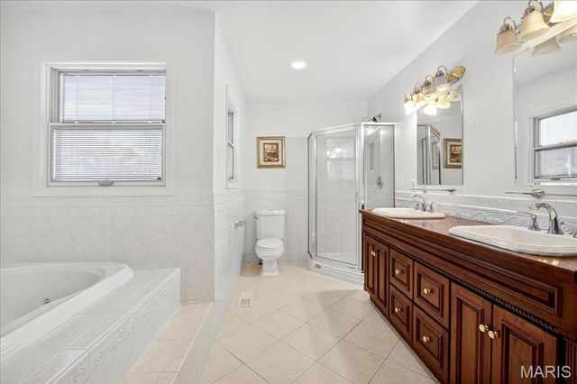 7060 Howdershell Road, Hazelwood, MO 63042