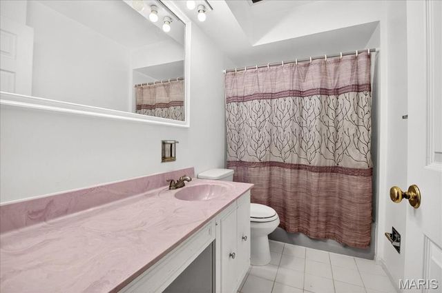 7060 Howdershell Road, Hazelwood, MO 63042