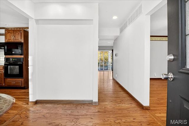 7060 Howdershell Road, Hazelwood, MO 63042