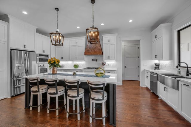 445 Old Pond Ln, Dickson, TN 37055