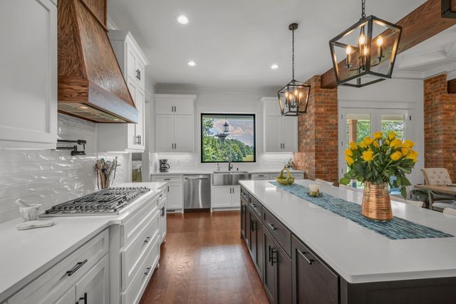 445 Old Pond Ln, Dickson, TN 37055