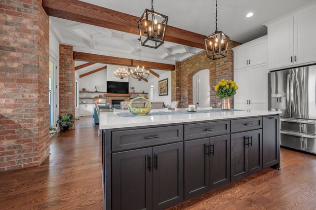 445 Old Pond Ln, Dickson, TN 37055