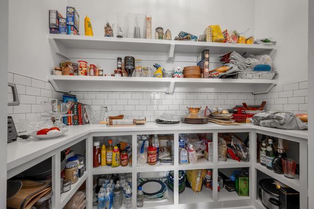 445 Old Pond Ln, Dickson, TN 37055