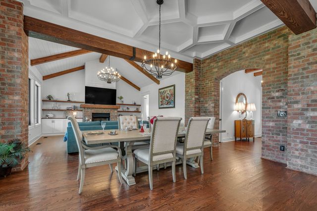 445 Old Pond Ln, Dickson, TN 37055