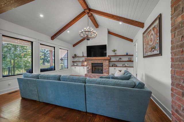 445 Old Pond Ln, Dickson, TN 37055