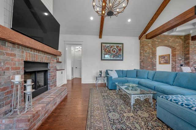 445 Old Pond Ln, Dickson, TN 37055