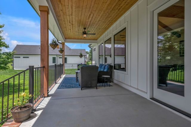 445 Old Pond Ln, Dickson, TN 37055