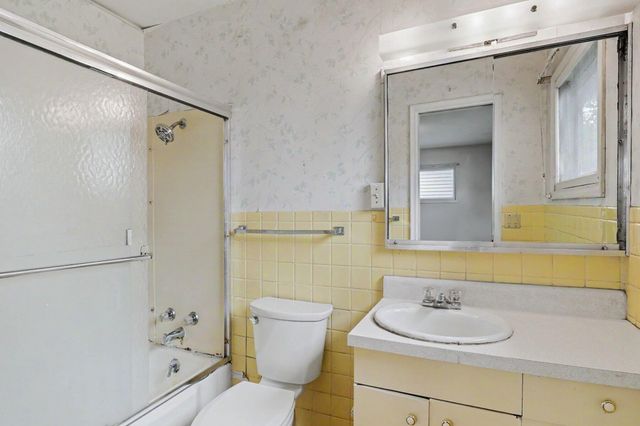 2228 AVENUE B, Council Bluffs, IA 51501