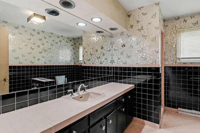 2228 AVENUE B, Council Bluffs, IA 51501