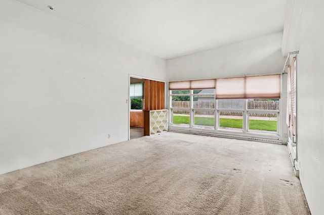 2228 AVENUE B, Council Bluffs, IA 51501