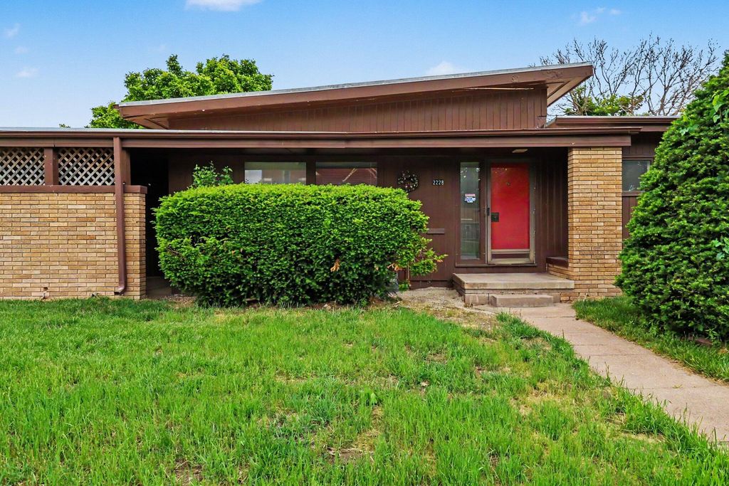 2228 AVENUE B, Council Bluffs, IA 51501
