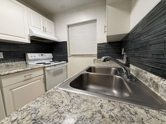 606 S C St 103, Lake Worth, FL 33460