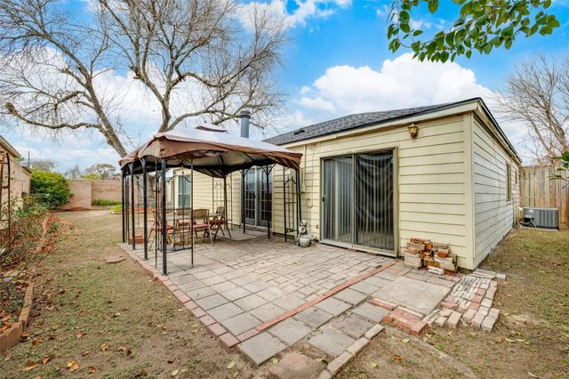 8322 Windy Oaks Drive, Houston, TX 77040