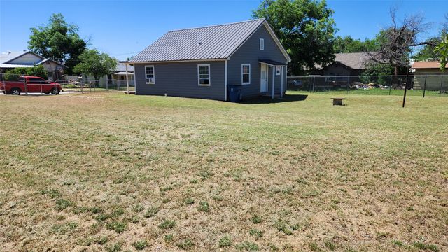 809 Bowie Street, Sweetwater, TX 79556