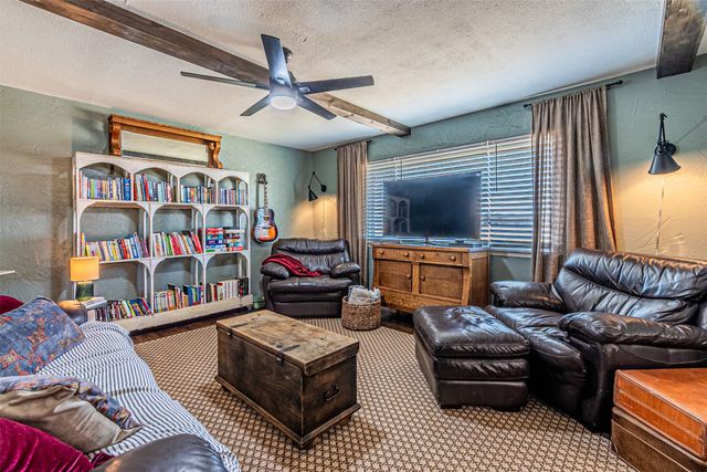 321 School House Road, Paradise, TX 76073