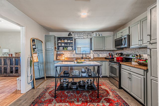 321 School House Road, Paradise, TX 76073