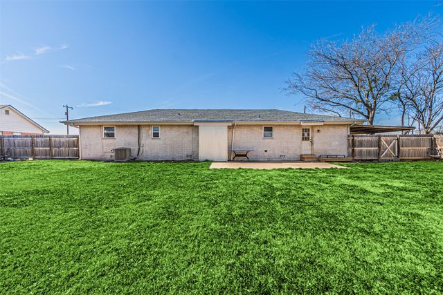 321 School House Road, Paradise, TX 76073