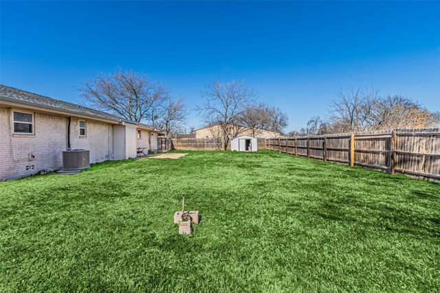 321 School House Road, Paradise, TX 76073