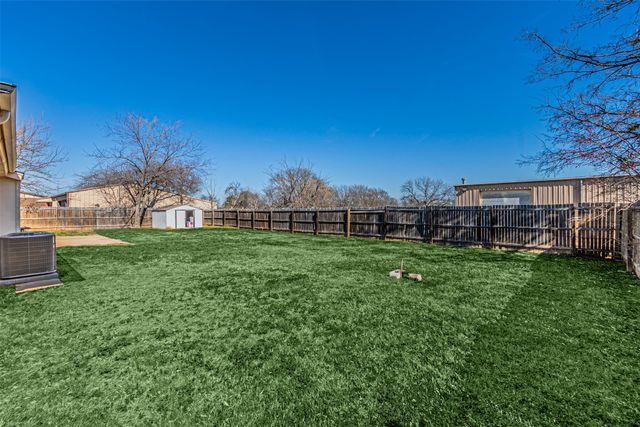 321 School House Road, Paradise, TX 76073