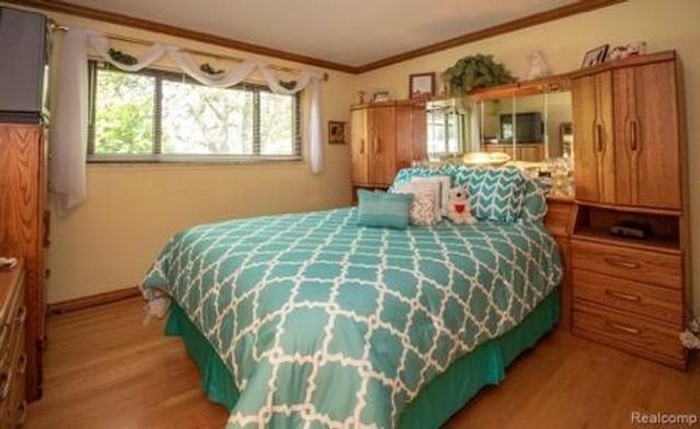 28418 Walker Avenue, Warren, MI 48092