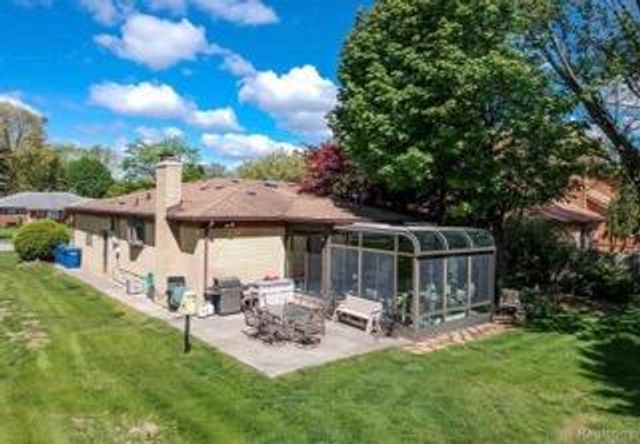 28418 Walker Avenue, Warren, MI 48092