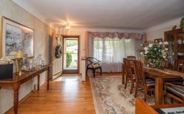 28418 Walker Avenue, Warren, MI 48092