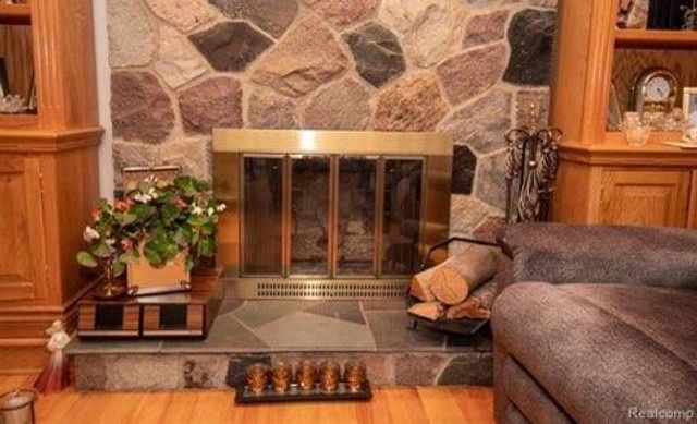 28418 Walker Avenue, Warren, MI 48092