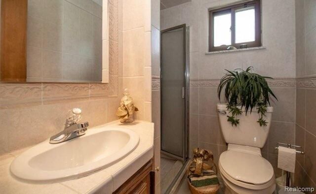 28418 Walker Avenue, Warren, MI 48092