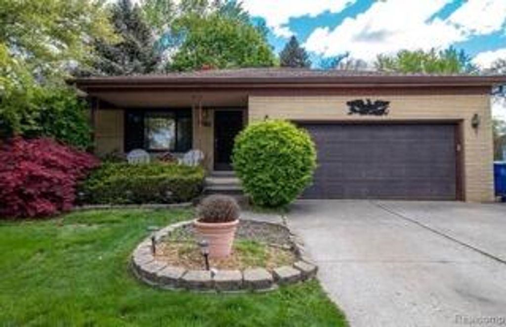 28418 Walker Avenue, Warren, MI 48092