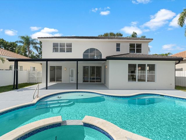 6758 Lake Nona Pl, Lake Worth, FL 33463