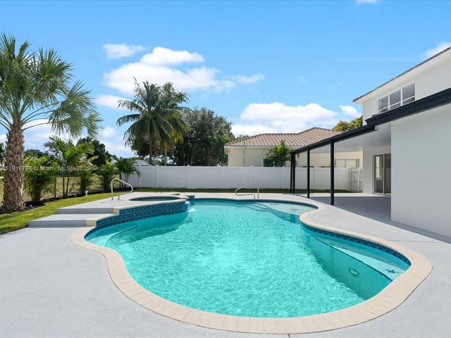 6758 Lake Nona Pl, Lake Worth, FL 33463