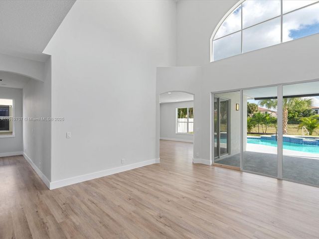 6758 Lake Nona Pl, Lake Worth, FL 33463