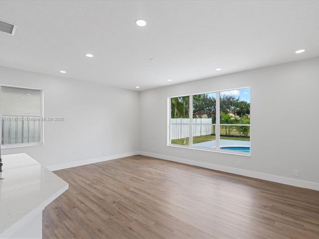 6758 Lake Nona Pl, Lake Worth, FL 33463