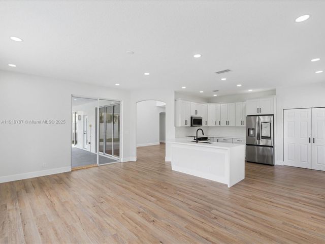 6758 Lake Nona Pl, Lake Worth, FL 33463