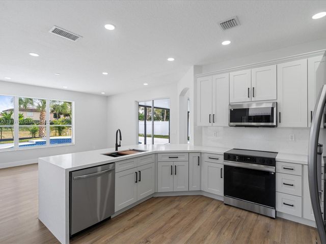 6758 Lake Nona Pl, Lake Worth, FL 33463