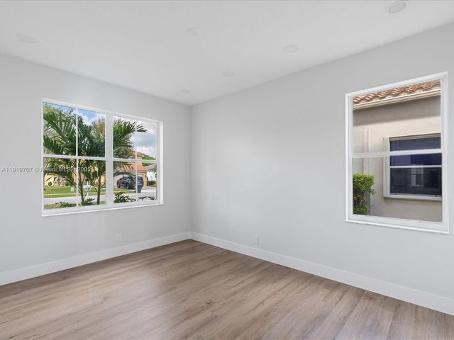 6758 Lake Nona Pl, Lake Worth, FL 33463