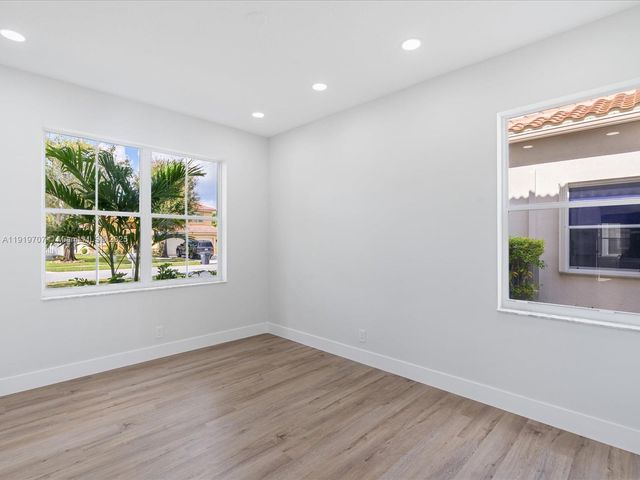 6758 Lake Nona Pl, Lake Worth, FL 33463