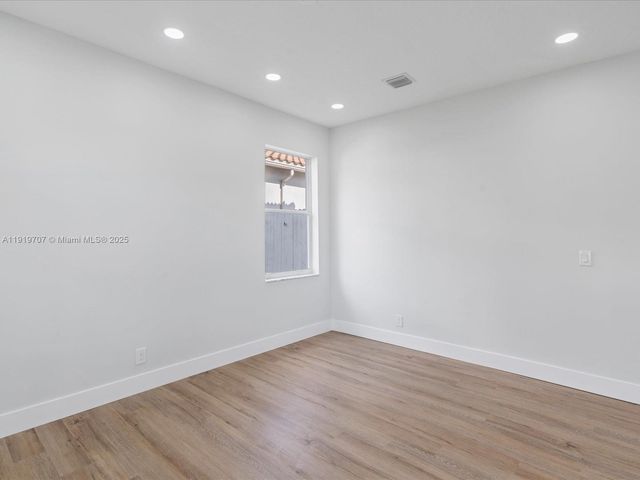 6758 Lake Nona Pl, Lake Worth, FL 33463